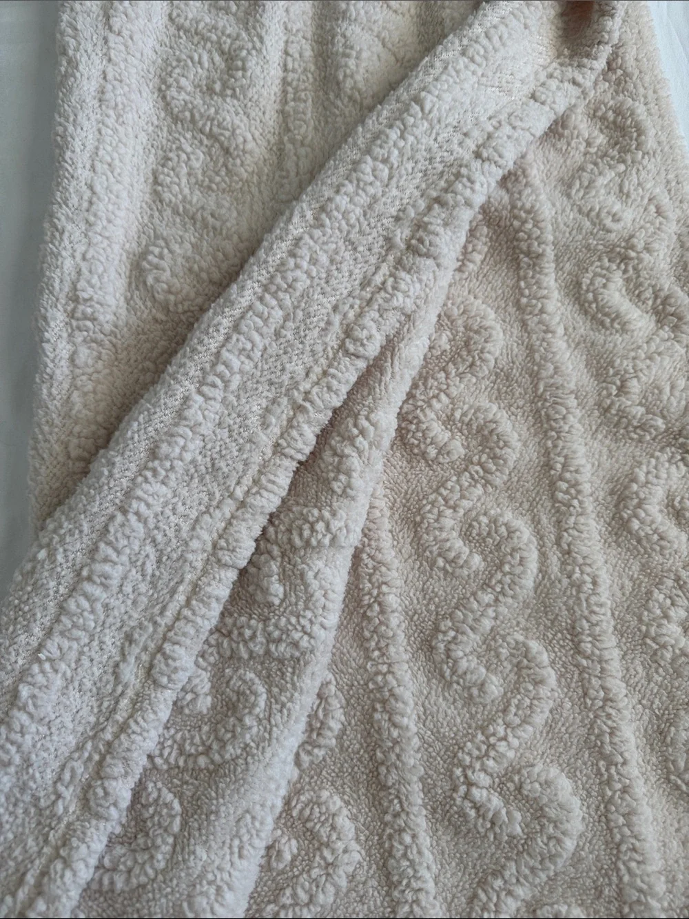 Baby textured blanket for crib